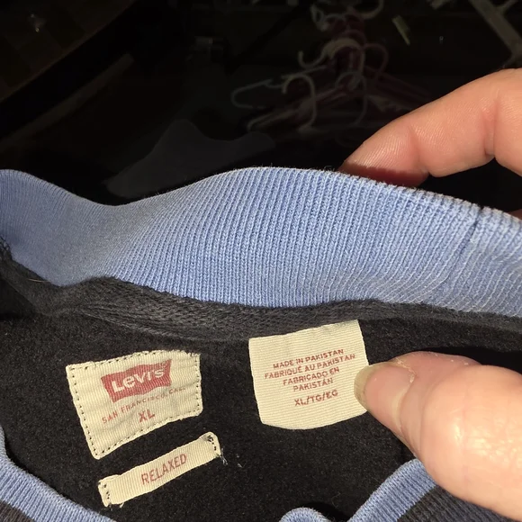 Levi's Men's Two-Tone Sweat Shirt Black and Blue - Picture 9 of 10